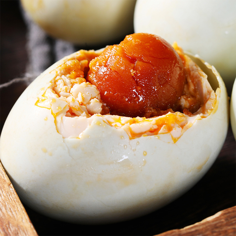 SOURCE manufacturer Beibuwan mangrove roasted sea duck eggs salted duck eggs wholesale salted eggs full box Guangxi specialty