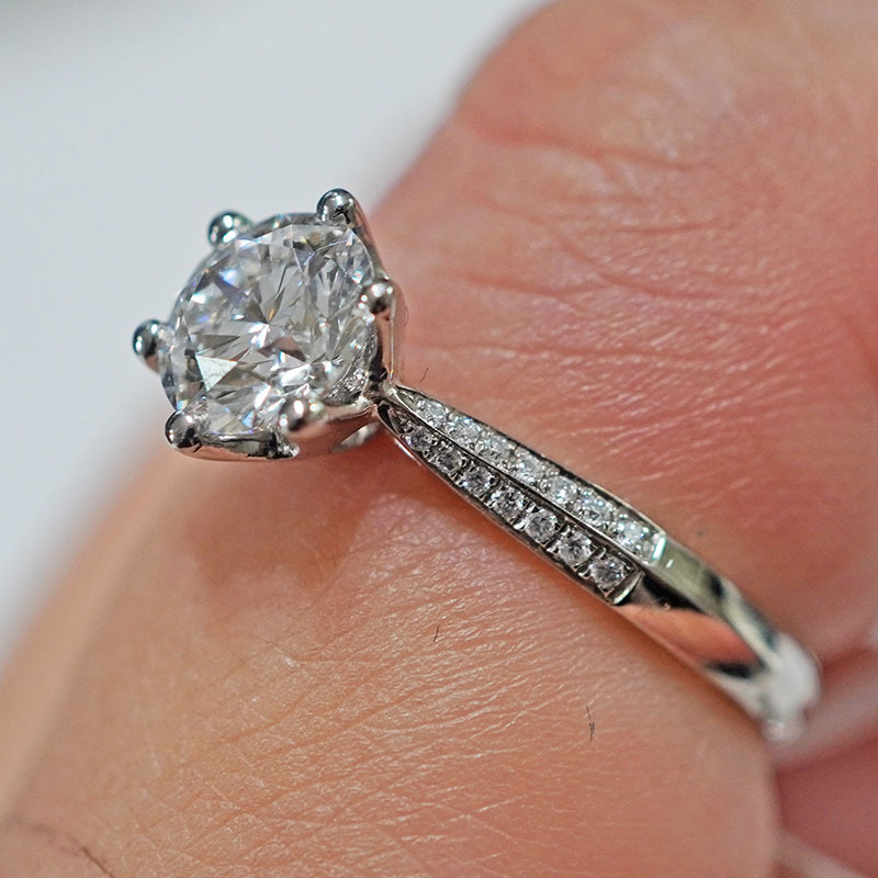 Pt950 Platinum Cultivated Diamond Ring for Women as Bright as Stars for Wedding and Proposal