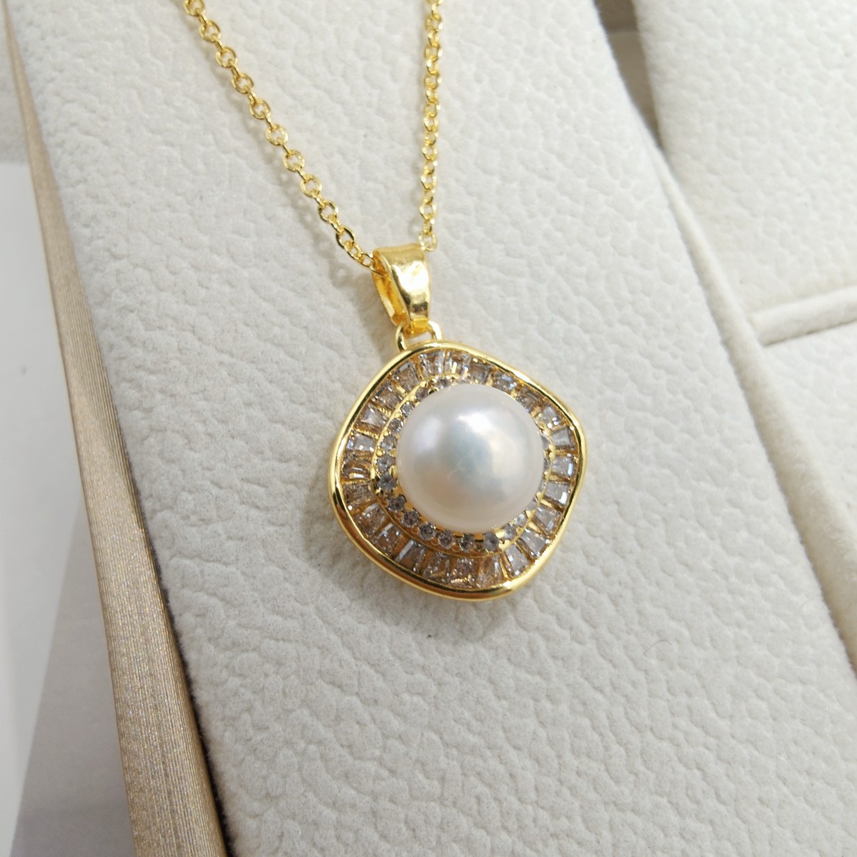 Freshwater Pearl Necklace for Women, Versatile Set, Square Micro-Inlaid Zircon Pearl Earrings, Ring, Pendant Three-Piece Set