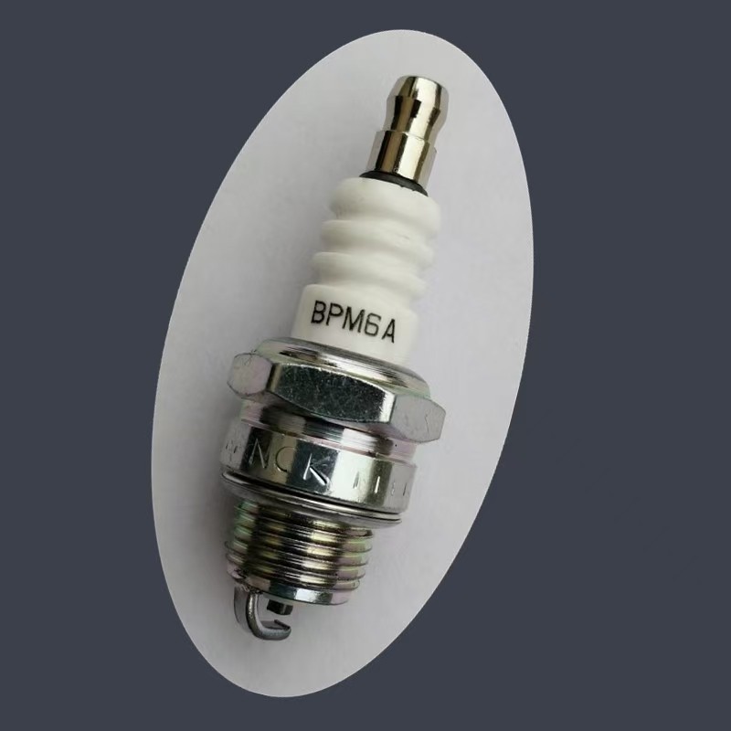 Chainsaw Spark Plug L7T Lawn Mower Mb6A Spark Plug Small Gasoline Engine Two-Stroke Hedge Trimmer Doctor Spark Plug