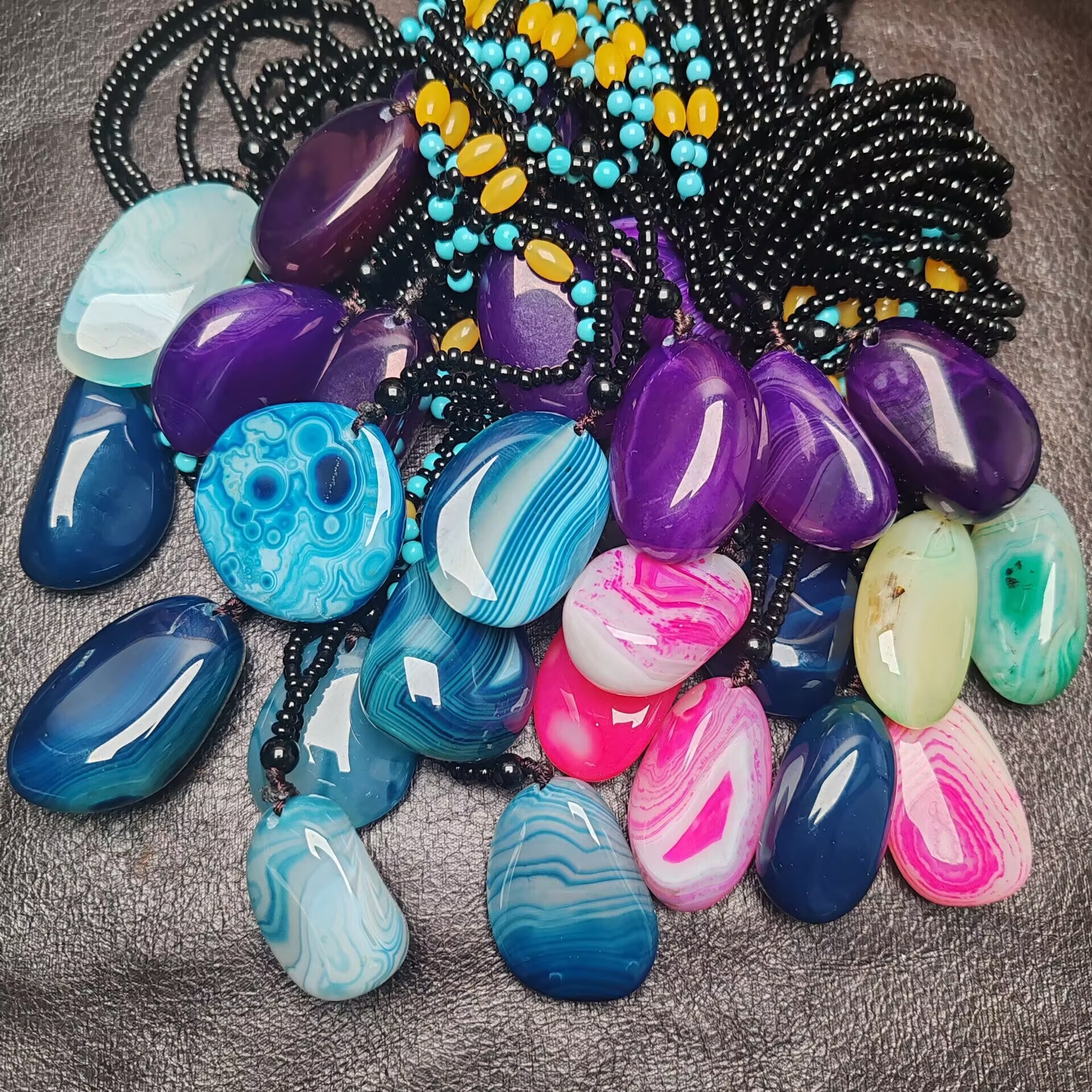 Оптовая продажа нефритовых ожерелий, шелковое ожерелье из агата, цепочка с оригинальным камнем, каплевидная подвеска