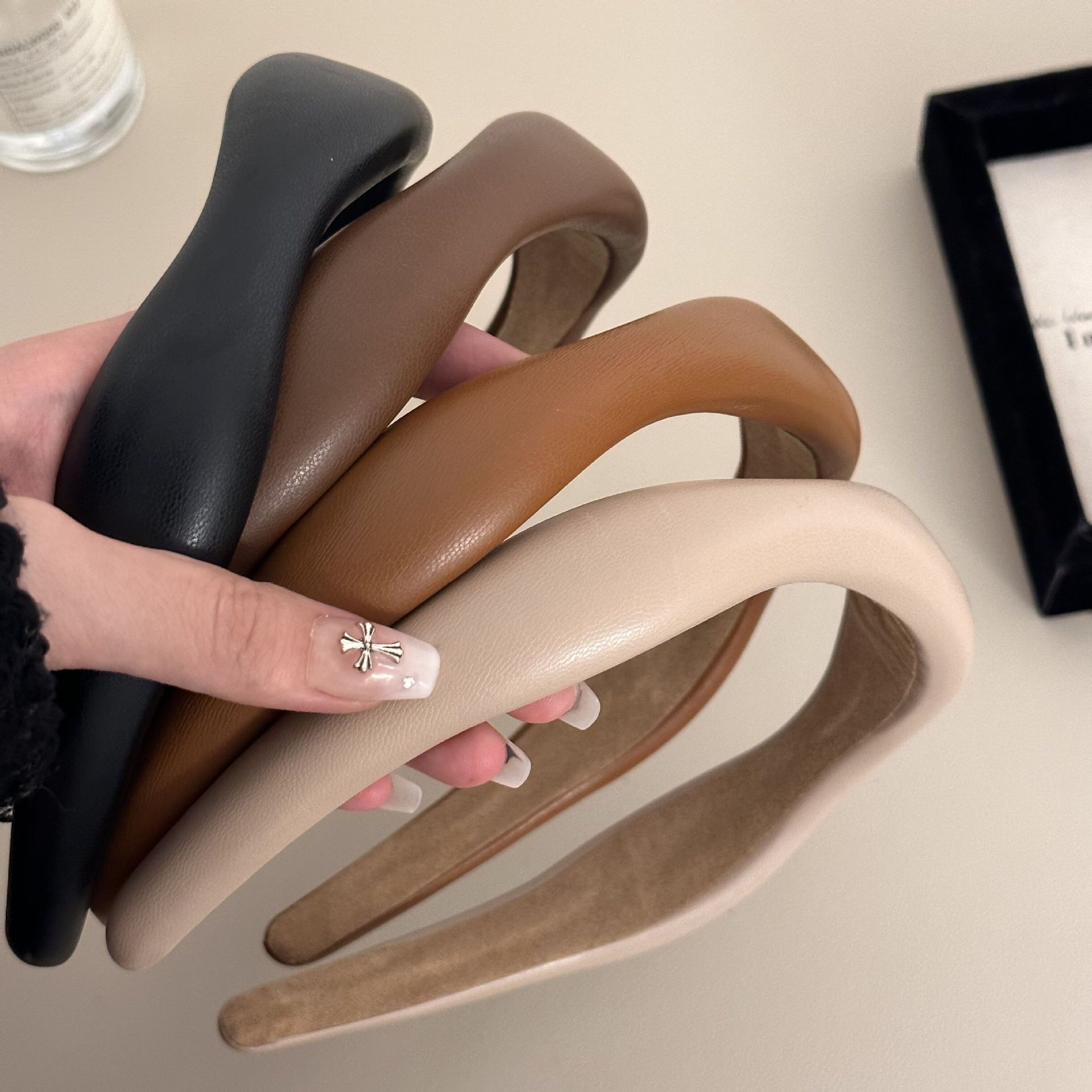 New French-Style High-End Retro Irregular Leather Headband for Women, Autumn and Winter Simple Face-Washing Headband