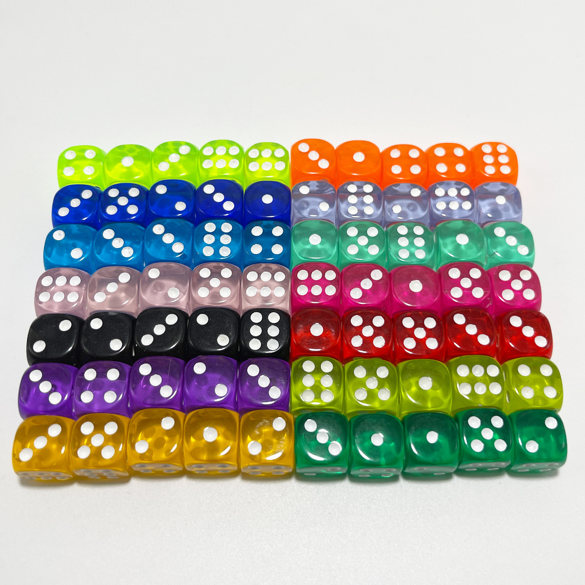 Yiwu Dege leisure and entertainment wholesale 14mm14mm 14 transparent crystal color dice color dice