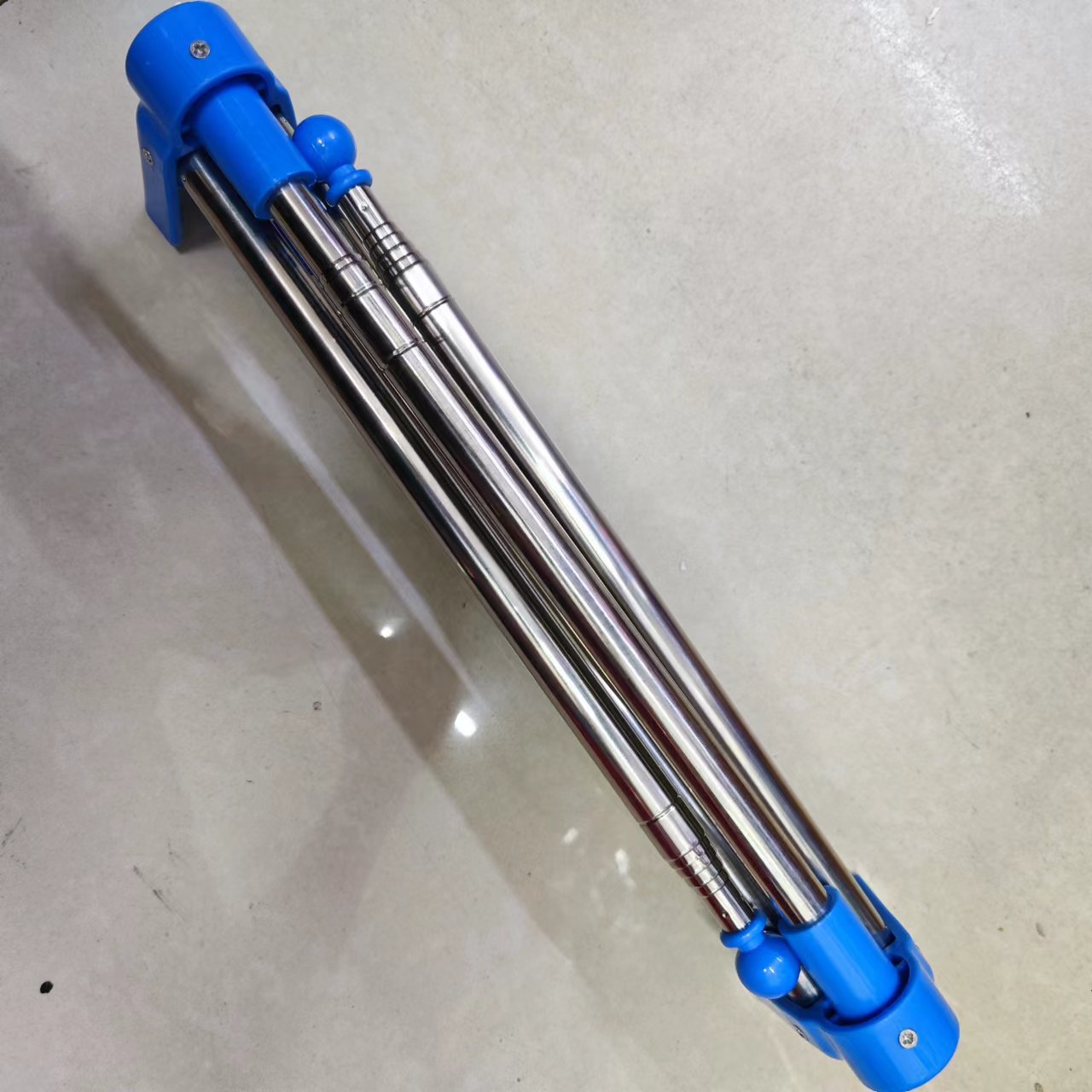 Telescopic folding indoor balcony floor stainless steel clothes hanger travel hotel clothes pole storage artifact