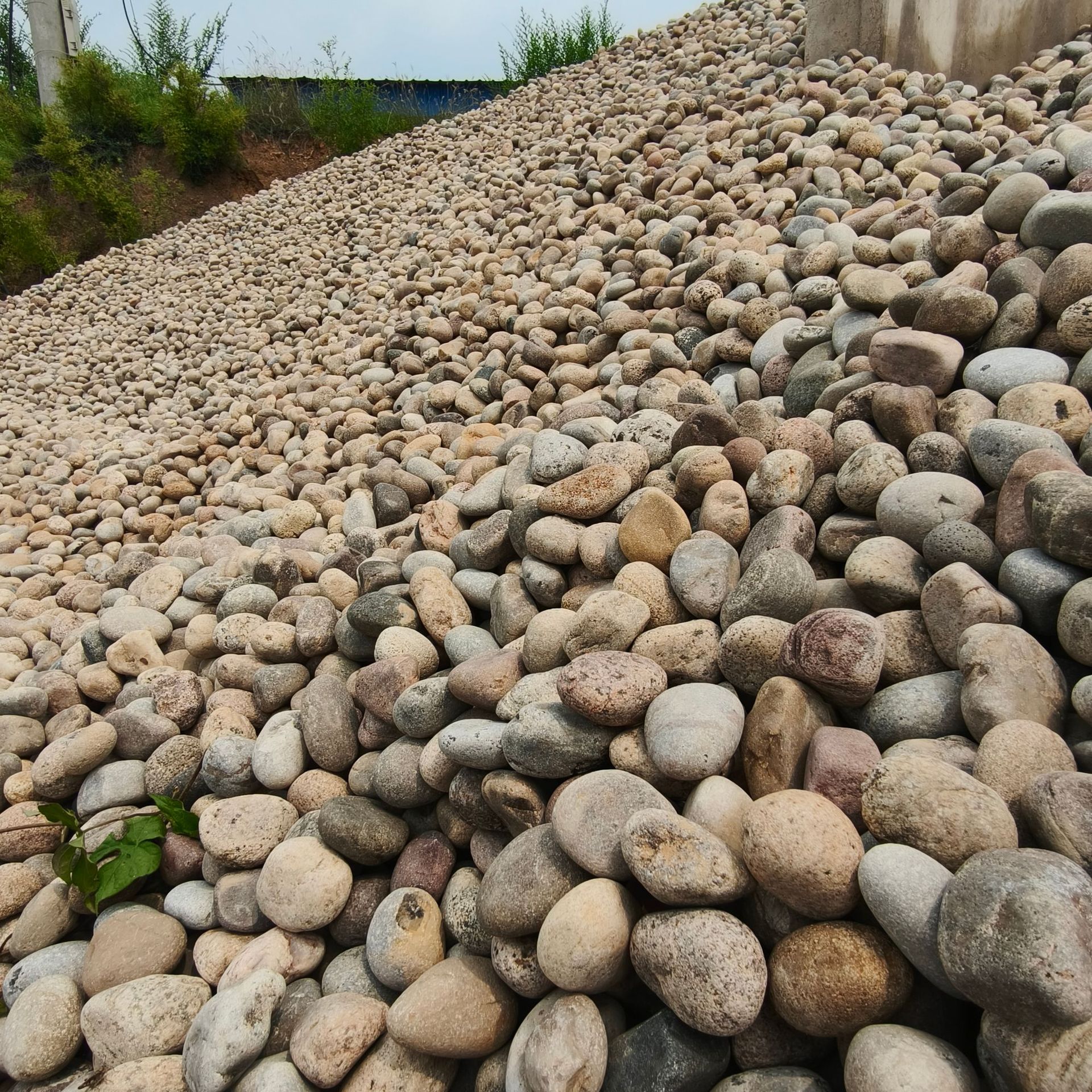 Transformers Brand Pebble Paving Layer Support for Special Garden Paving Decoration and Landscaping, Hand-Selected Artificial Stone