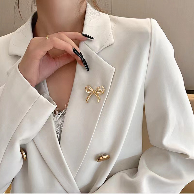 Bow Pearl Chanel Style Brooch High-end Women's Design Sense Anti-glare Corsage Fixed Clothes Pin Accessories Trendy