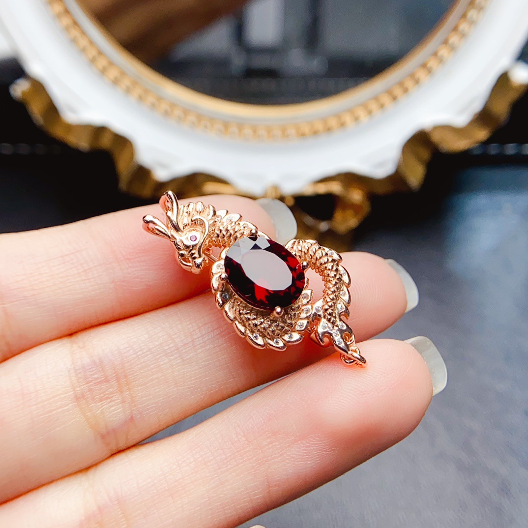 New natural garnet brooch S925 silver inlaid main stone 8*10mm Joker net red explosions women's jewelry wholesale