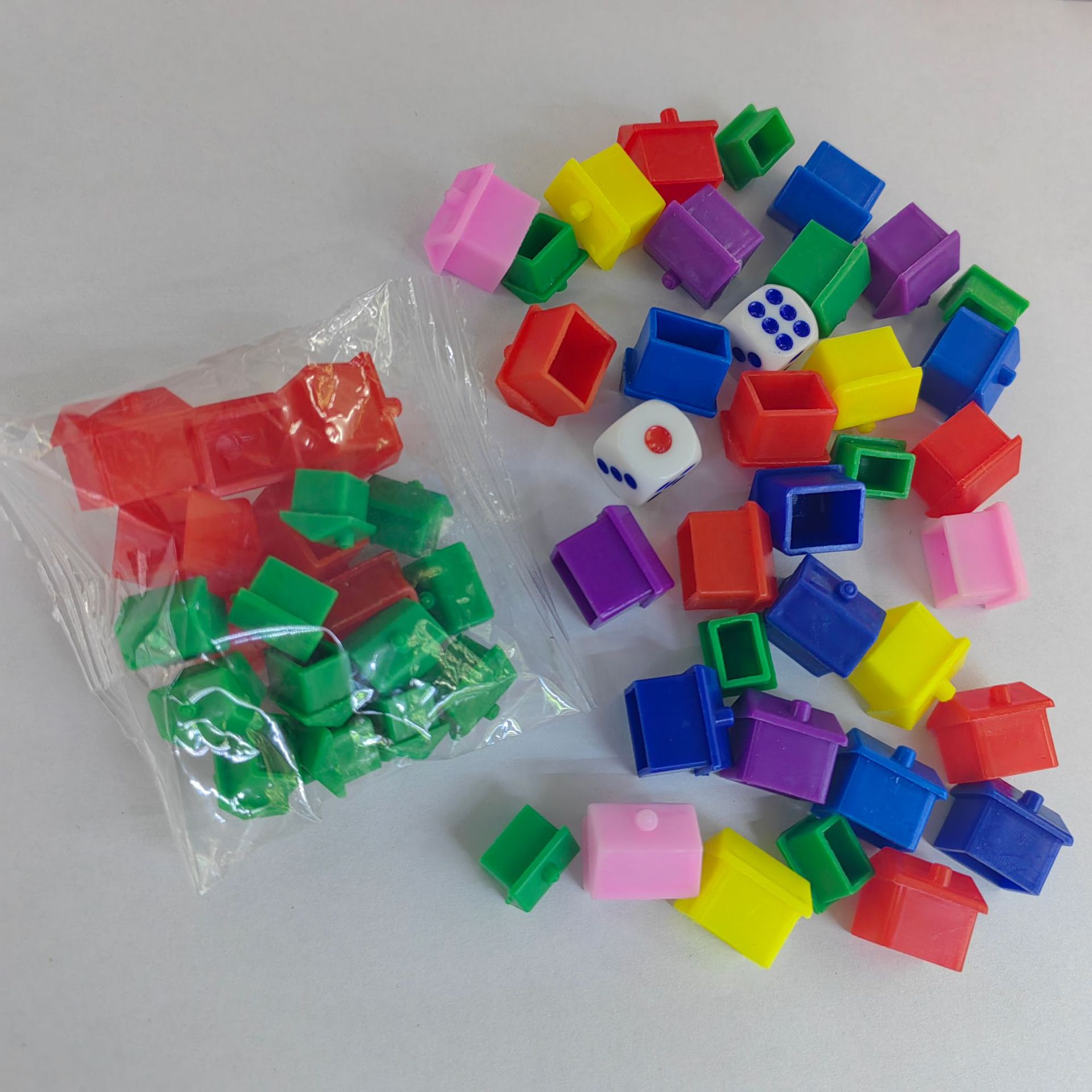 Plastic Products Game Chess Monopoly Chess Pieces Accessories House Hourglass Dice Plastic Accessories Chess Free Combination