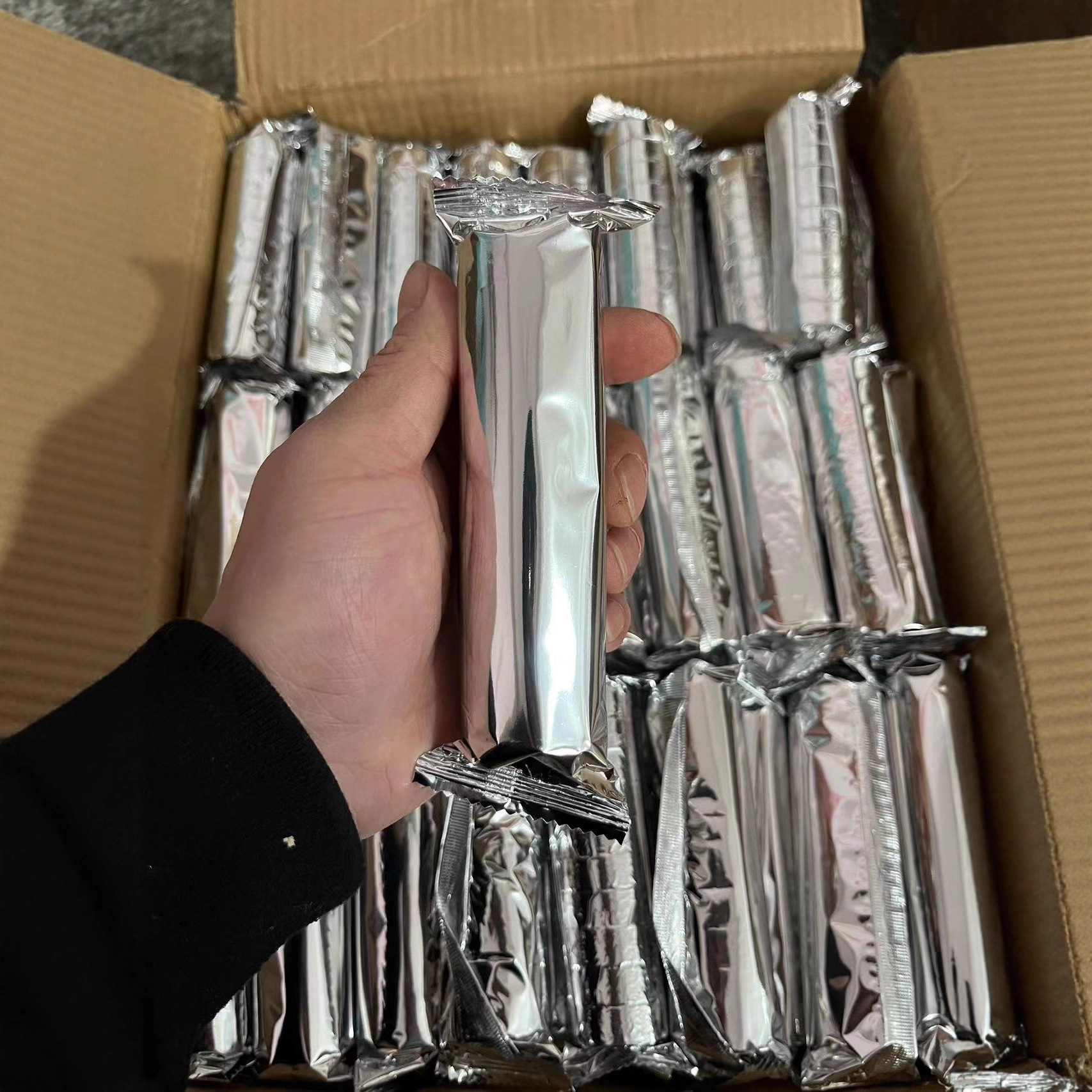 40mm spot factory wholesale barbecue charcoal quick-burning carbon fruit charcoal hookah charcoal fire oven oven can play logo