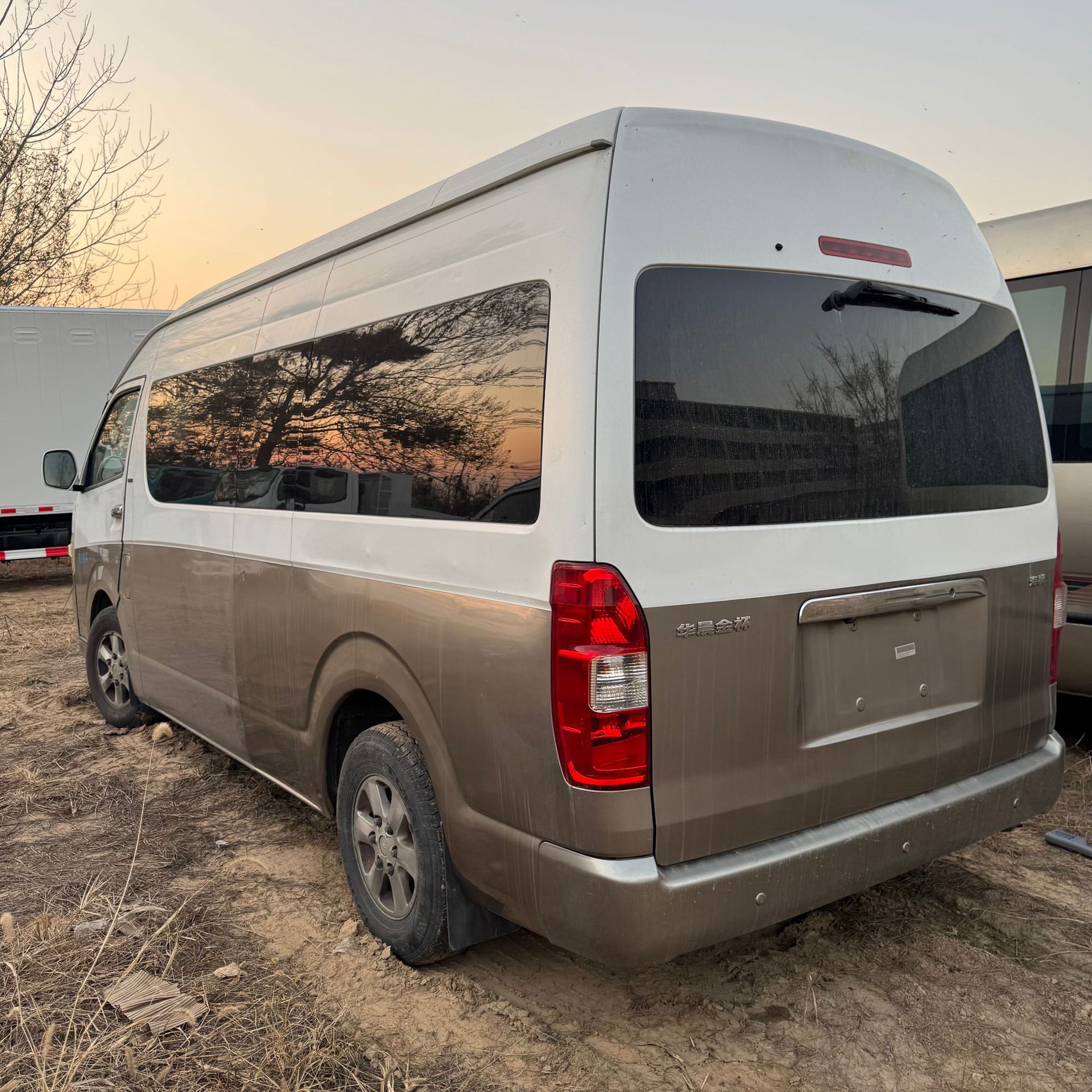 Export of Second-Hand High-Quality Toyota Hiace Minibuses, 14-Seat and 17-Seat Business Buses, Business Reception and Commuter Vehicles