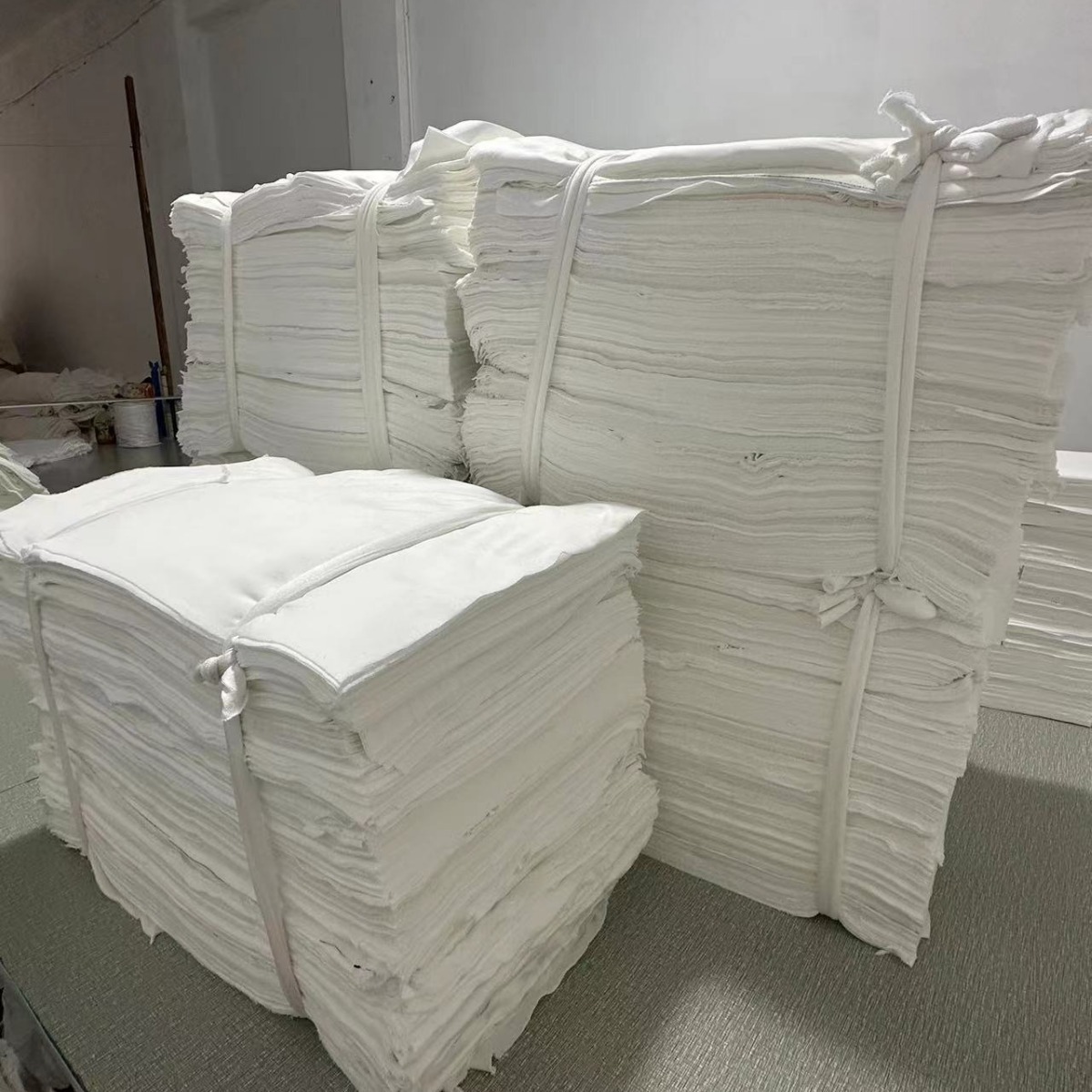 White Standard Size Industrial Cleaning Cloth, Industrial Rag That Absorbs Oil and Water, Does Not Shed Lint, Standard Size