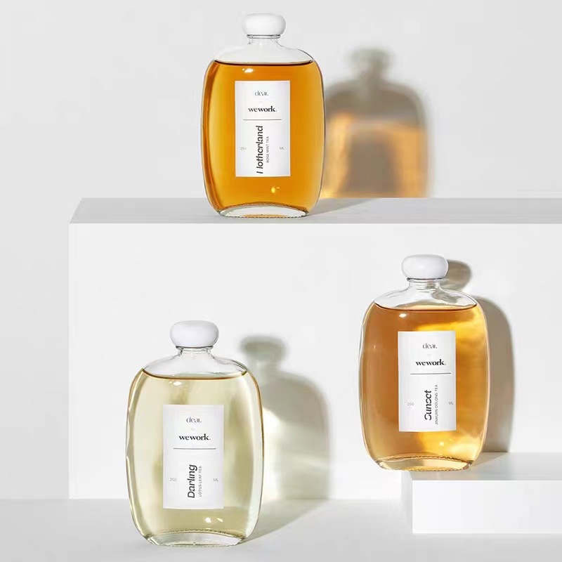 Factory in stock flat bottle beverage milk tea coffee glass bottle mushroom flat bottle sealed leak-proof flat round empty bottle with lid