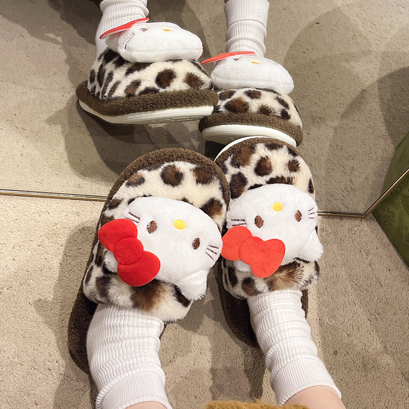 Удобные шлепанцы с леопардовым принтом нишевого дизайна домашние противоскользящие шлепанцы с закрытым носом женские 2024 новые осенние и зимние