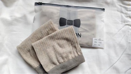 На коленях из конопли для дождевой росы