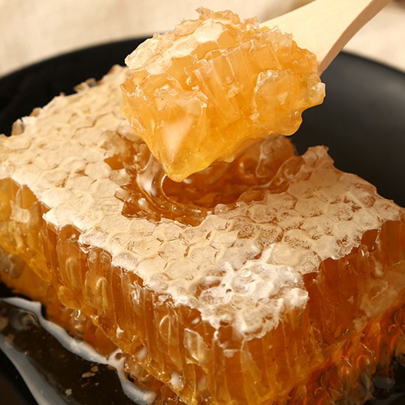 Fresh Honeycomb Honey, Natural Chewable Boxed Honeycomb, Farm-Produced Honeycomb Honey with Honeycomb