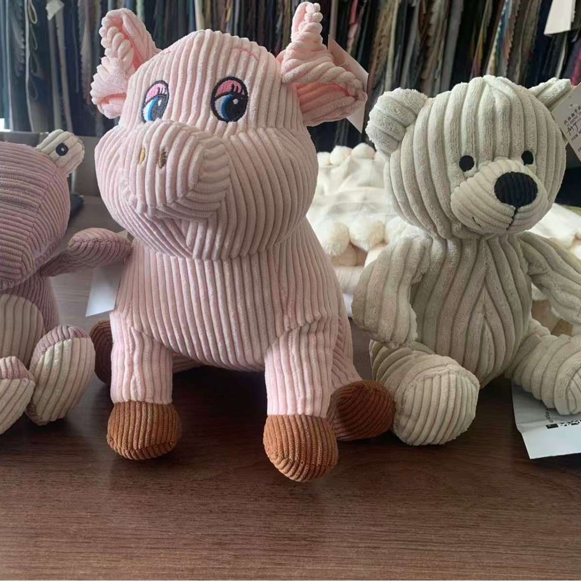 Retro Corduroy Pig Toy, Waterproof, Anti-Fouling, Breathable and Warm in European and American Countries, Popular for 0 Years to 35 Years Old