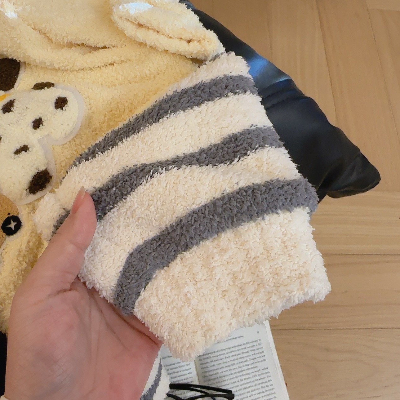 Children's Half-Velvet Pajamas Family Style Autumn and Winter 2025 New Warm and Soft Waxy Cartoon Home Clothes Set for Boys and Girls