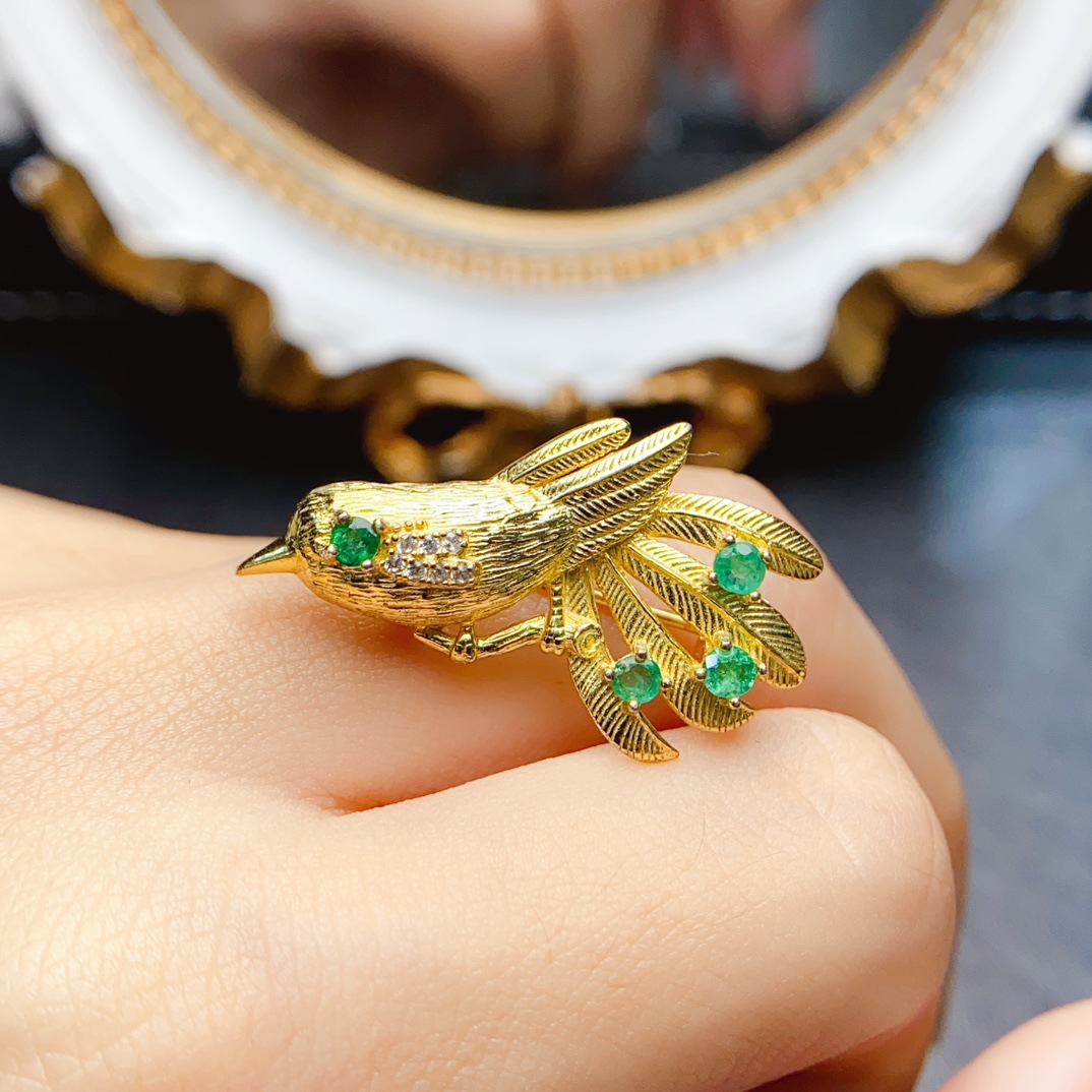 New natural emerald brooch S925 silver inlaid main stone 2.5mm Joker net red explosions women's jewelry wholesale