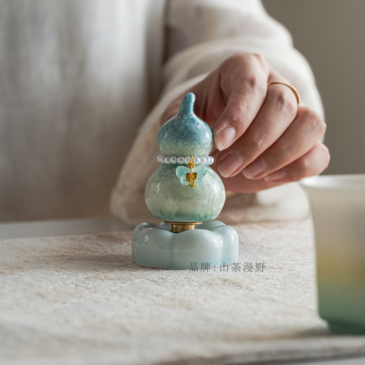 Gourd Small Ornaments with Random Handles, Cute Dashboard, Fresh and Exquisite, Light Luxury Niche Tea Pet Car Ornaments