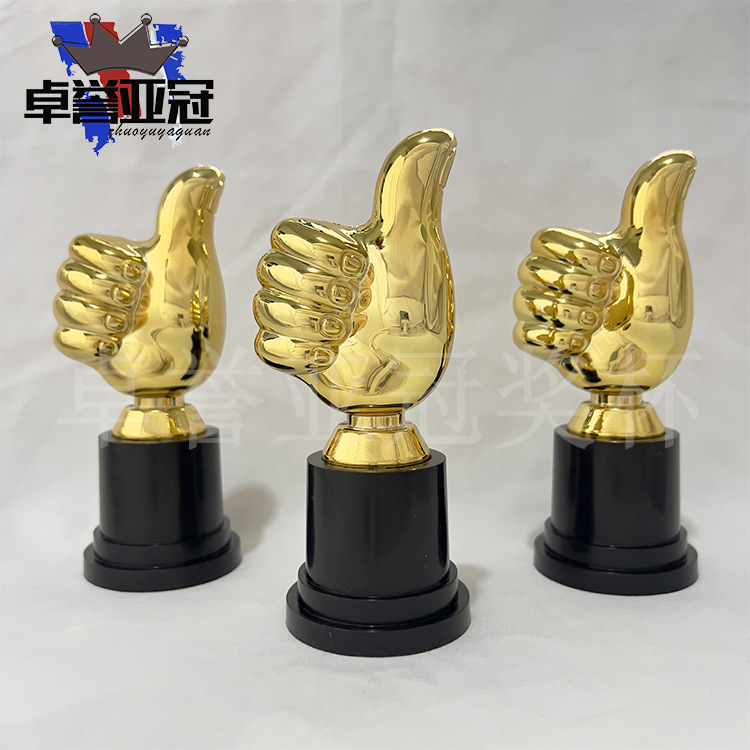 Мини-трофей для детей пластиковый оптовая продажа хороший подарок для мамы и папы