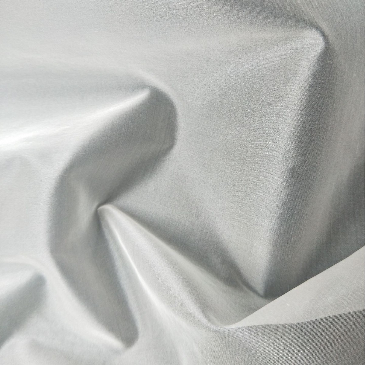 Factory direct spot mulberry silk hard raw silk fabric 8MM140 organza wedding dress fashion fabric fabric