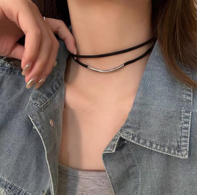 Sweet and Cool Style Spicy Girl Leather Cord Choker Niche Choker Curved Neck Chain Necklace Simple Temperament Collarbone Chain