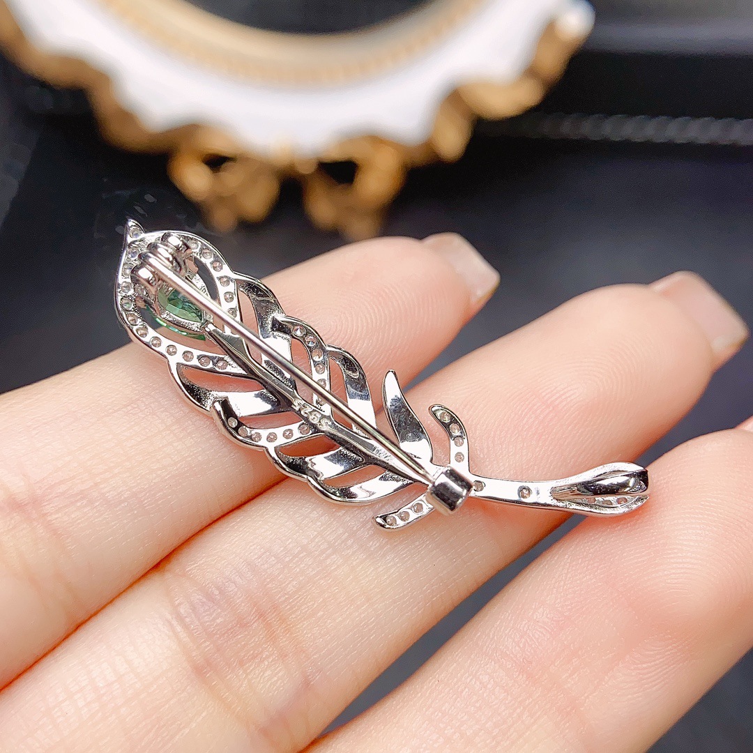 Factory Wholesale Popular Natural Emerald Brooch S925 Silver Inlaid Main Stone 4*6 Hot Selling European and American Drop Shipping