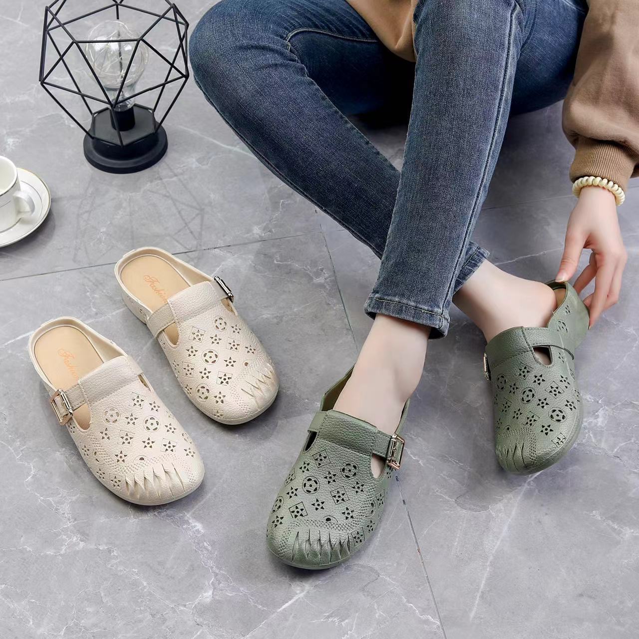 2024 fashion new half slippers women's mother hollow sandals middle-aged and elderly lazy soft bottom non-slip waterproof anti-slip