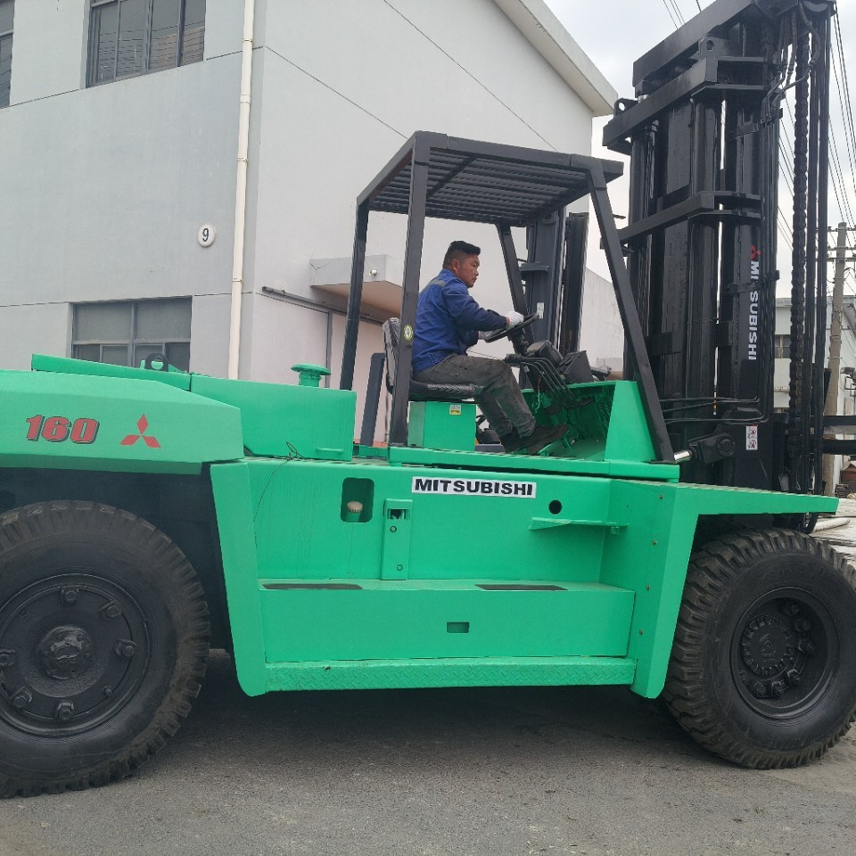 Продажа различных марок больших и малых б/У погрузчиков на внешний рынок постоянно по низким ценам