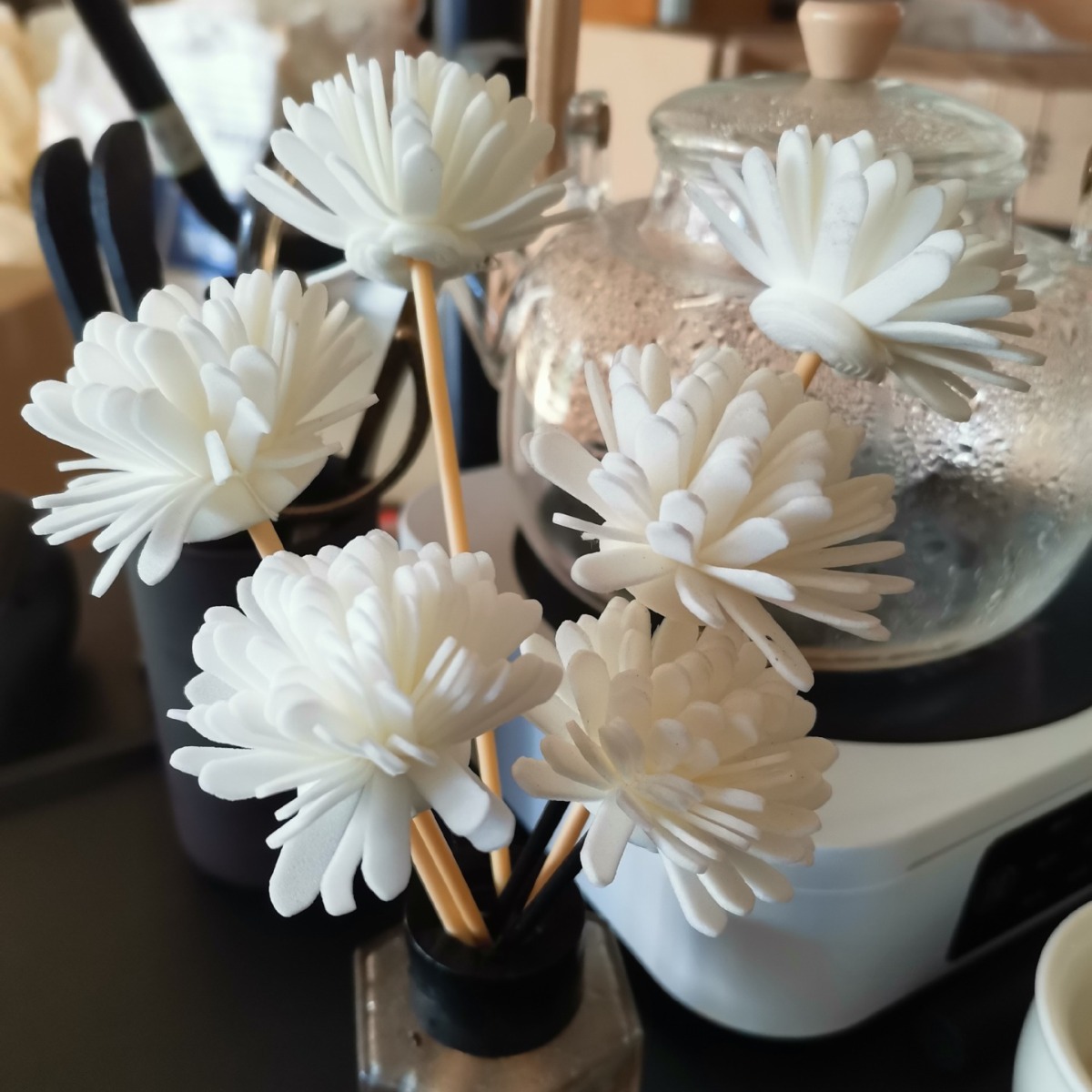 Manufacturer Wholesale Plastic Flower Arrangement Sticks, Lollipop-Shaped Profile Inserts, Wood-Colored Accessories, Tube Inserts