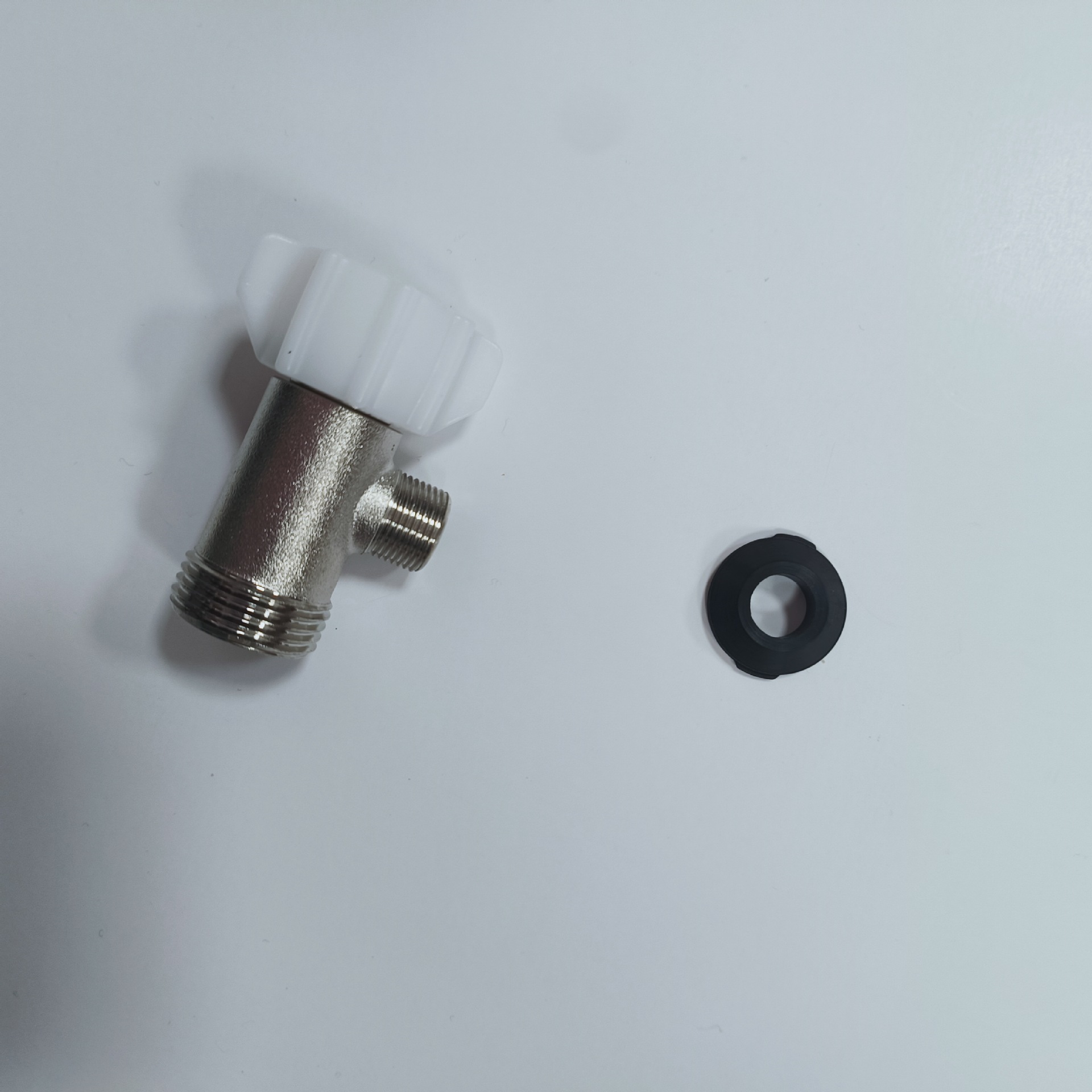 Factory direct three-way accessories with gasket three-way bathroom accessories can be customized