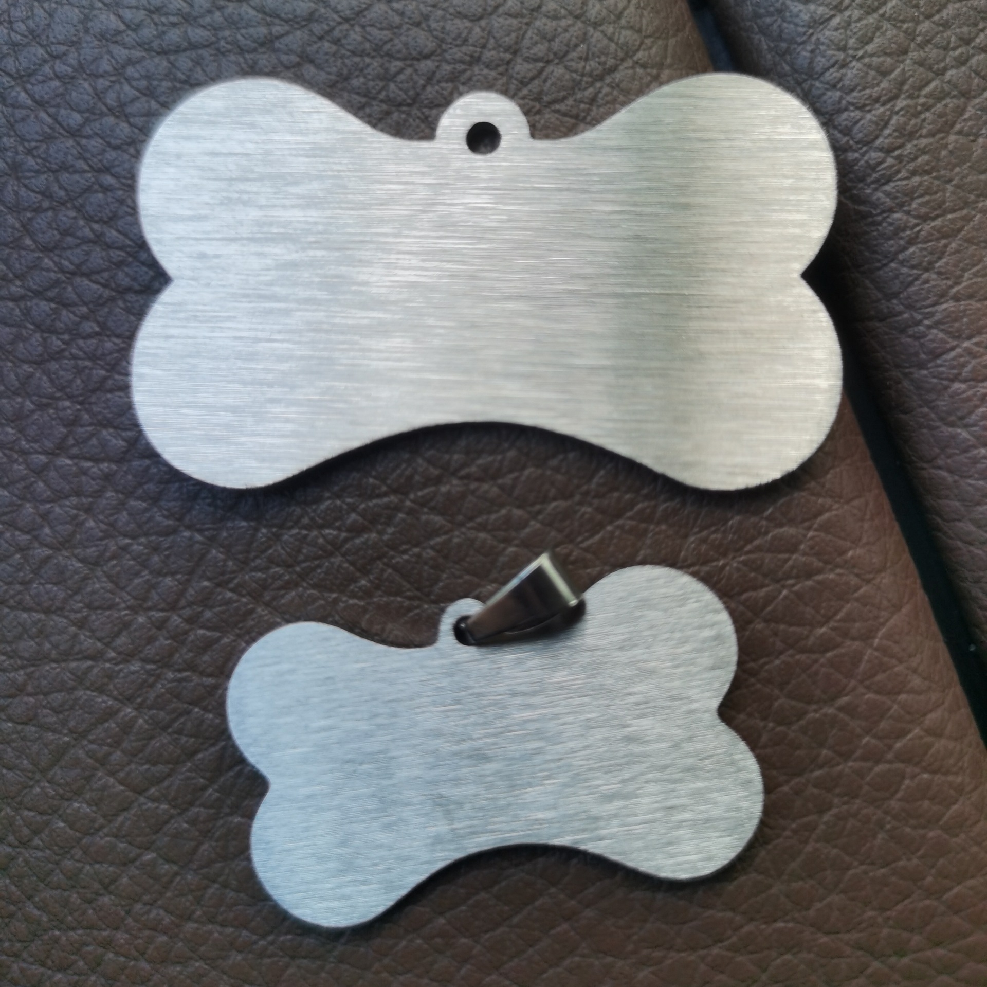 Производители настраивают различные стили, титановая сталь, пустые бирки для собак и кошек, подвески, военные бирки и ручные изделия