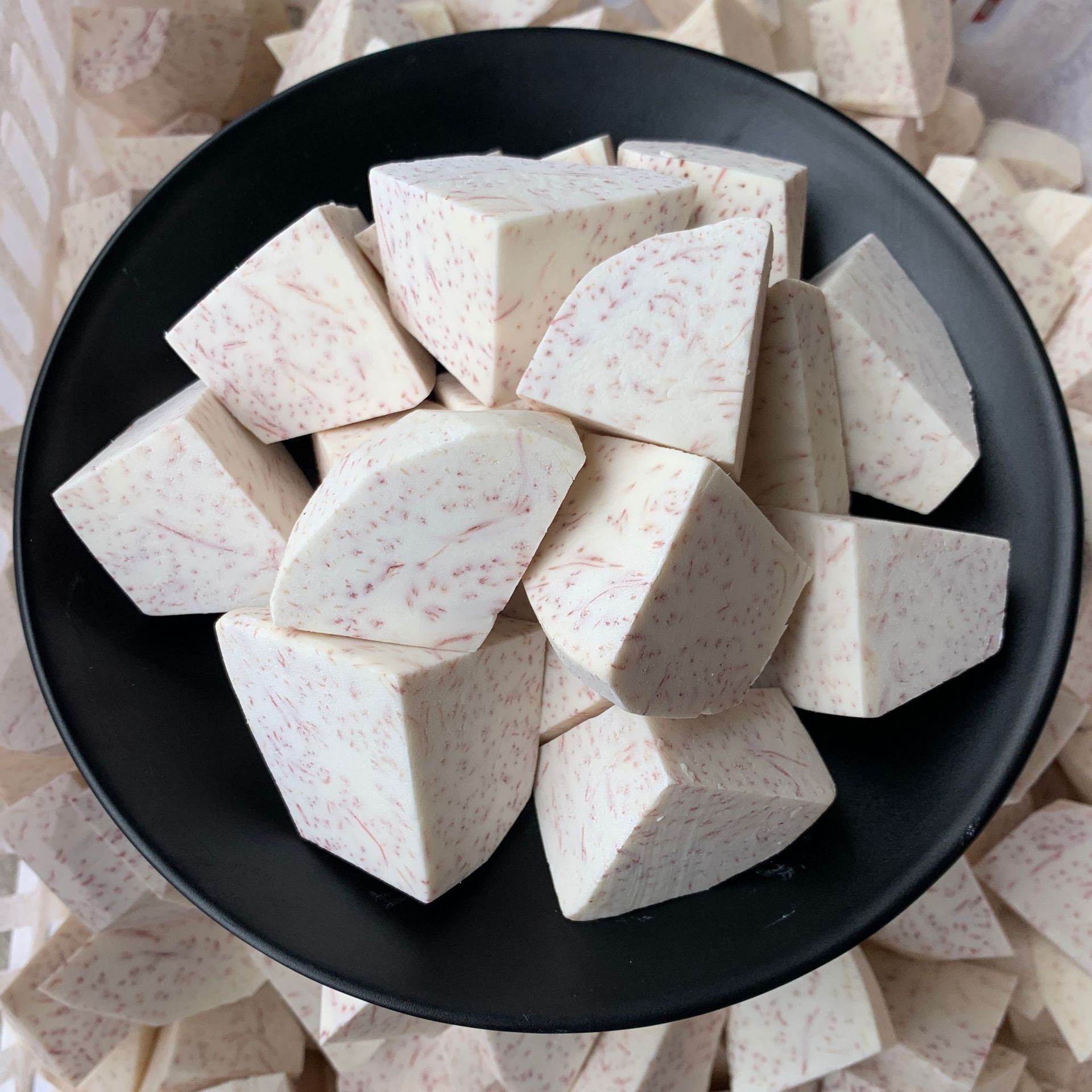 Lipu Taro Frozen Chunks Freshly Cut for Hotel Spicy Hot Pot, Barbecue, Dessert, and Milk Tea Shop Ingredients Wholesale Fragrant Taro