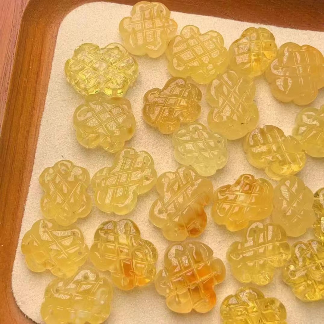 Natural Beeswax Carved Chinese Knot Accessories Russian Material Chicken Fat Yellow Waxy Rich Cultural Toy Accessories Ketang Jewelry Wholesale