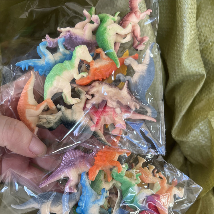 Mini small dinosaur toy children's zoo model trumpet boys and girls cognitive dinosaur ornaments bulk wholesale