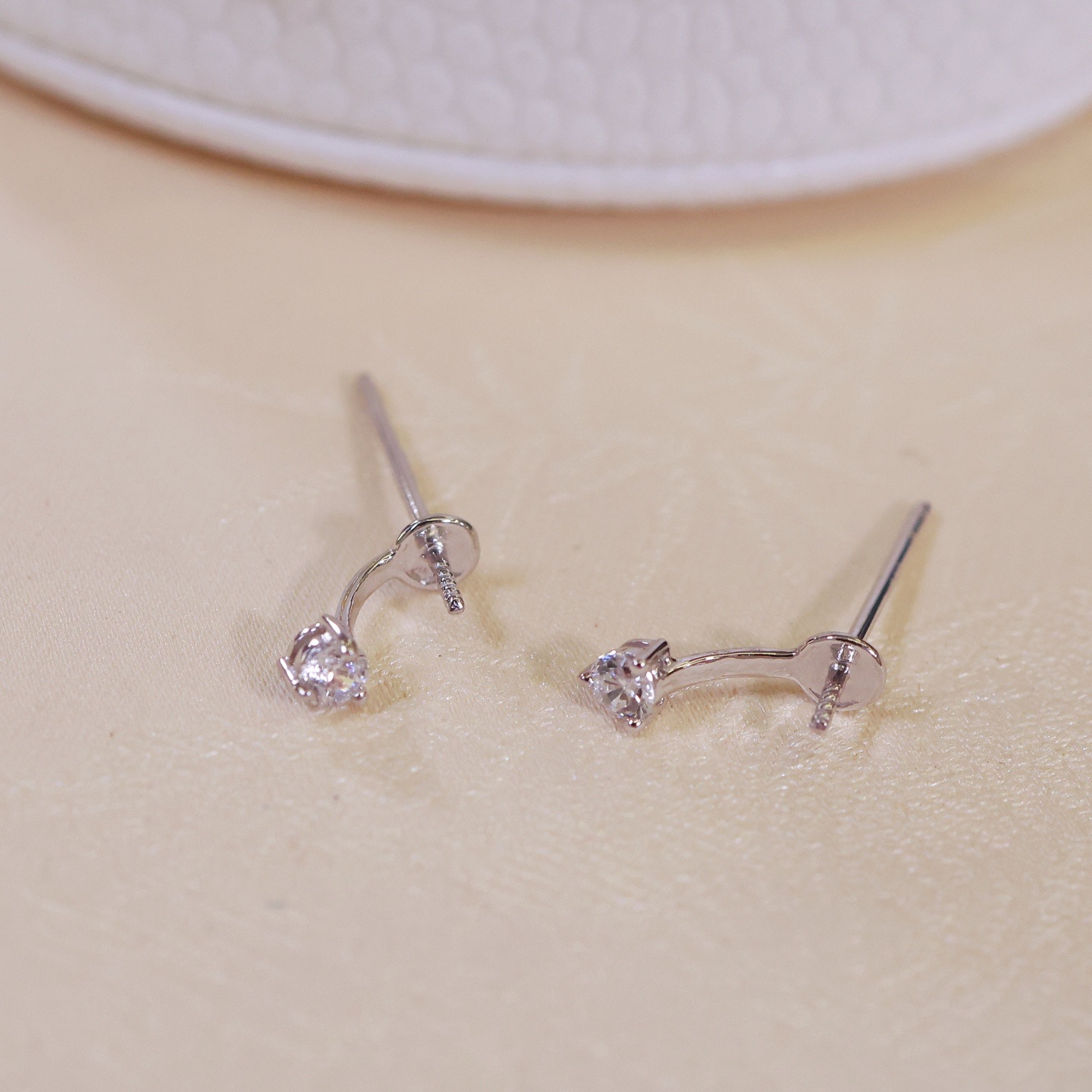 Pt900 Platinum Accessories Thick Version Zircon Earrings Inlaid with Zircon Picture with 9-10mm Pearls Without Beads