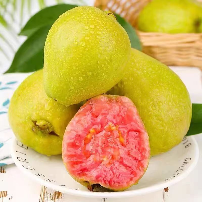 Fresh Red and White Guava from Guangxi, Seasonal Tropical Fruit, Soft and Sweet Guava with Red Flesh, Specially for Milk Tea Shops