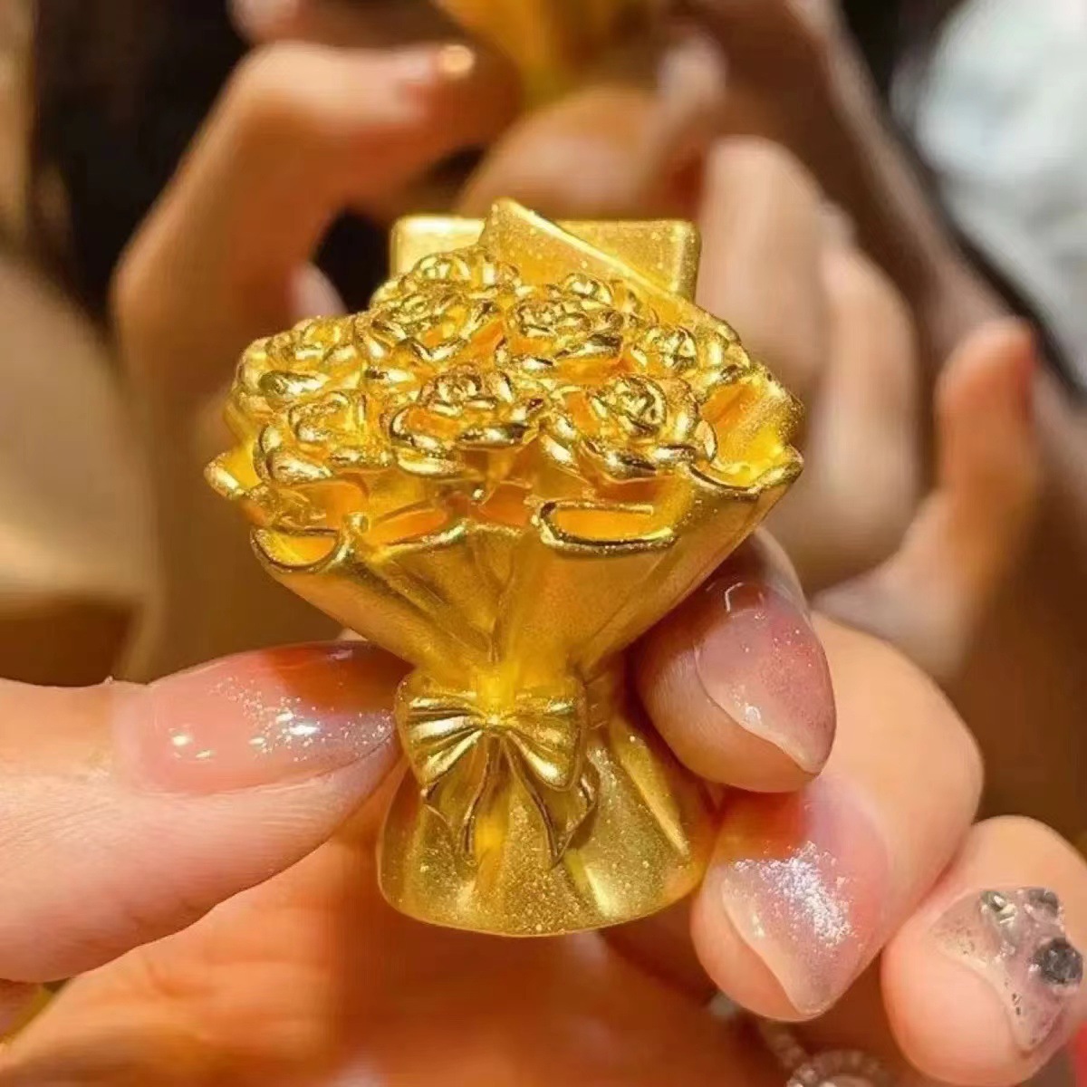 Golden Rose Ornaments, Golden Roses, Accessible Luxury Chinese Valentine's Day Gifts for Girlfriends, Classic and Elegant