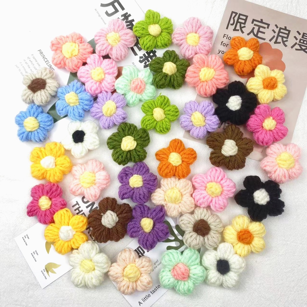 Factory handmade flower brooch 4cm puff flower brooch crocheted wool flower accessories clothing accessories