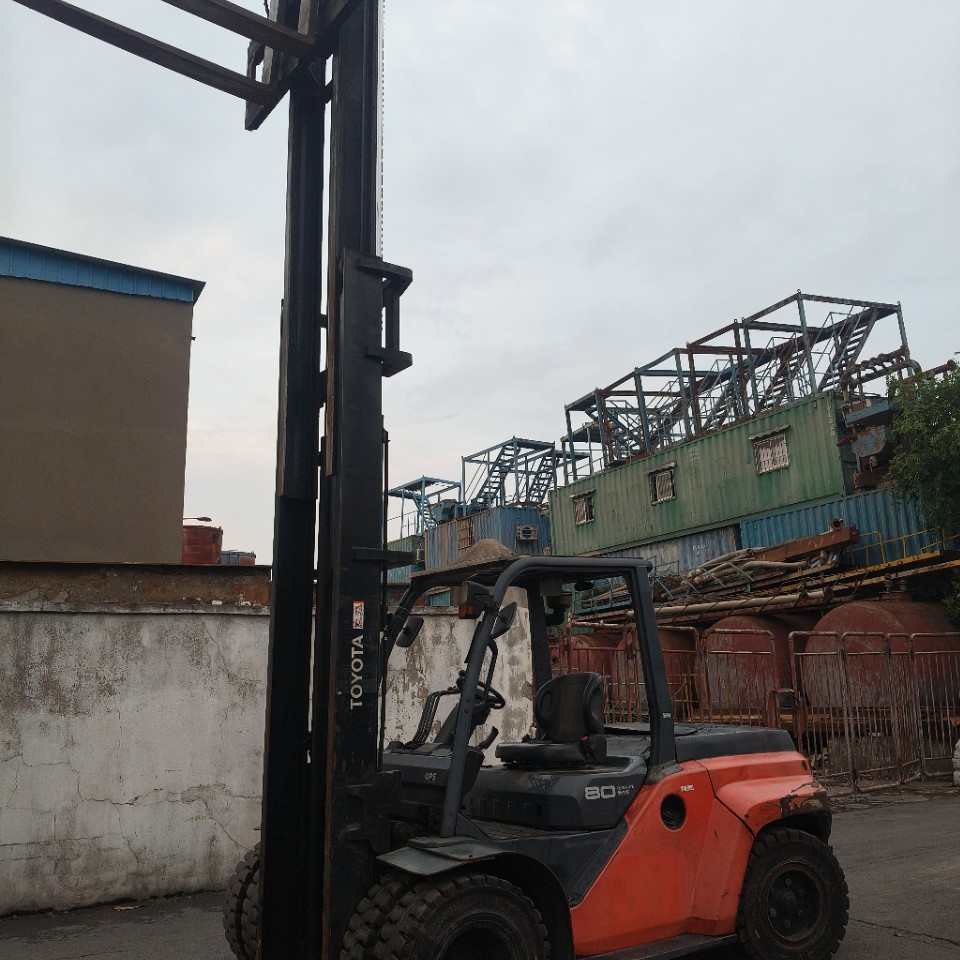 Поставка б/У погрузчиков Toyota на 8 тонн, японские дизельные погрузчики, 90% новые погрузчики Heli, Komatsu, Mitsubishi, Tcm