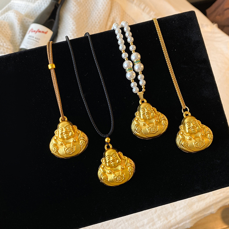 Gold-Plated Necklace for Women, Vintage Fashion Versatile Pendant with a High-End Design Sweater Chain Clothing Accessory