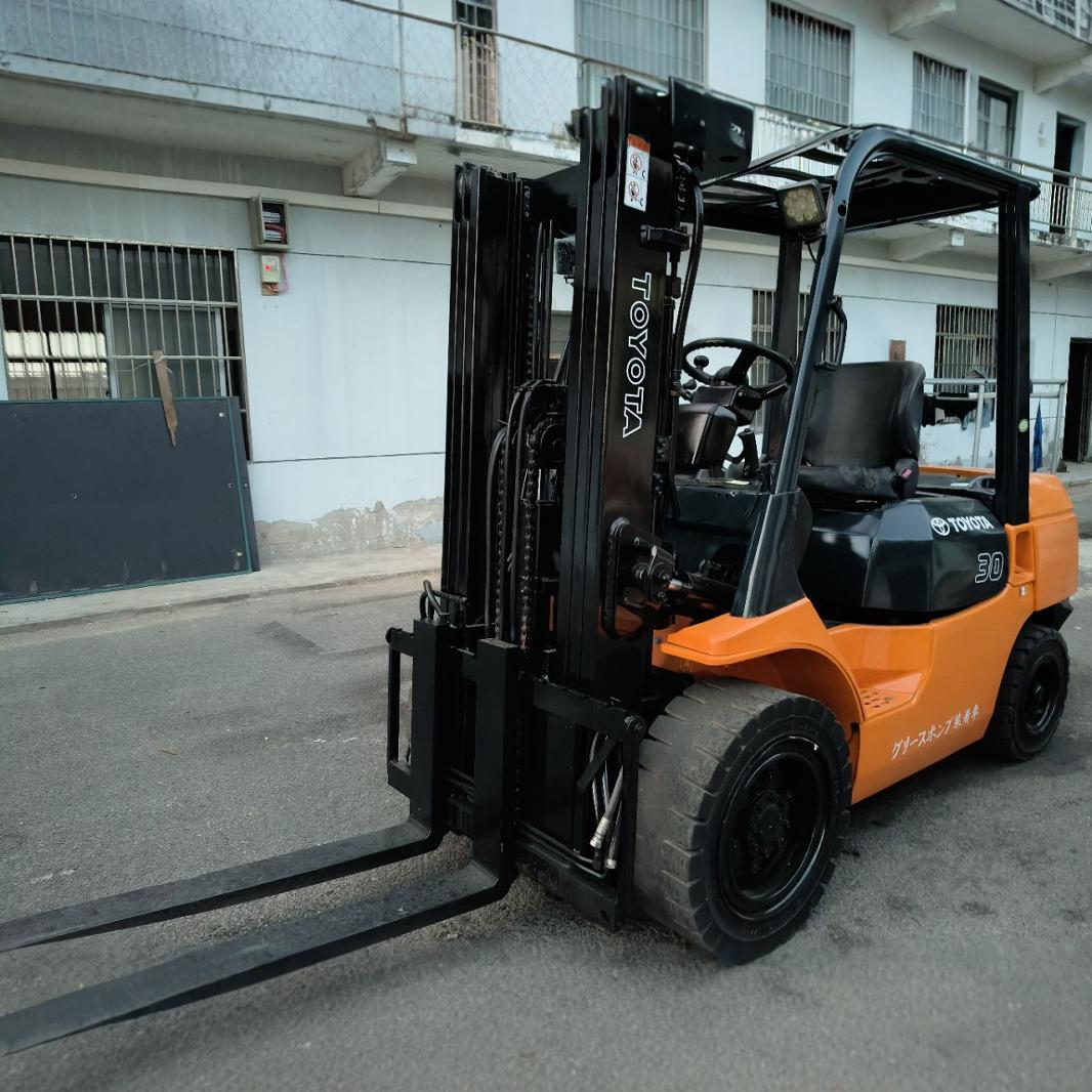 Used Toyota Fd30 Fd50 Diesel Forklift with Middle Cylinder Side Shift for Sale