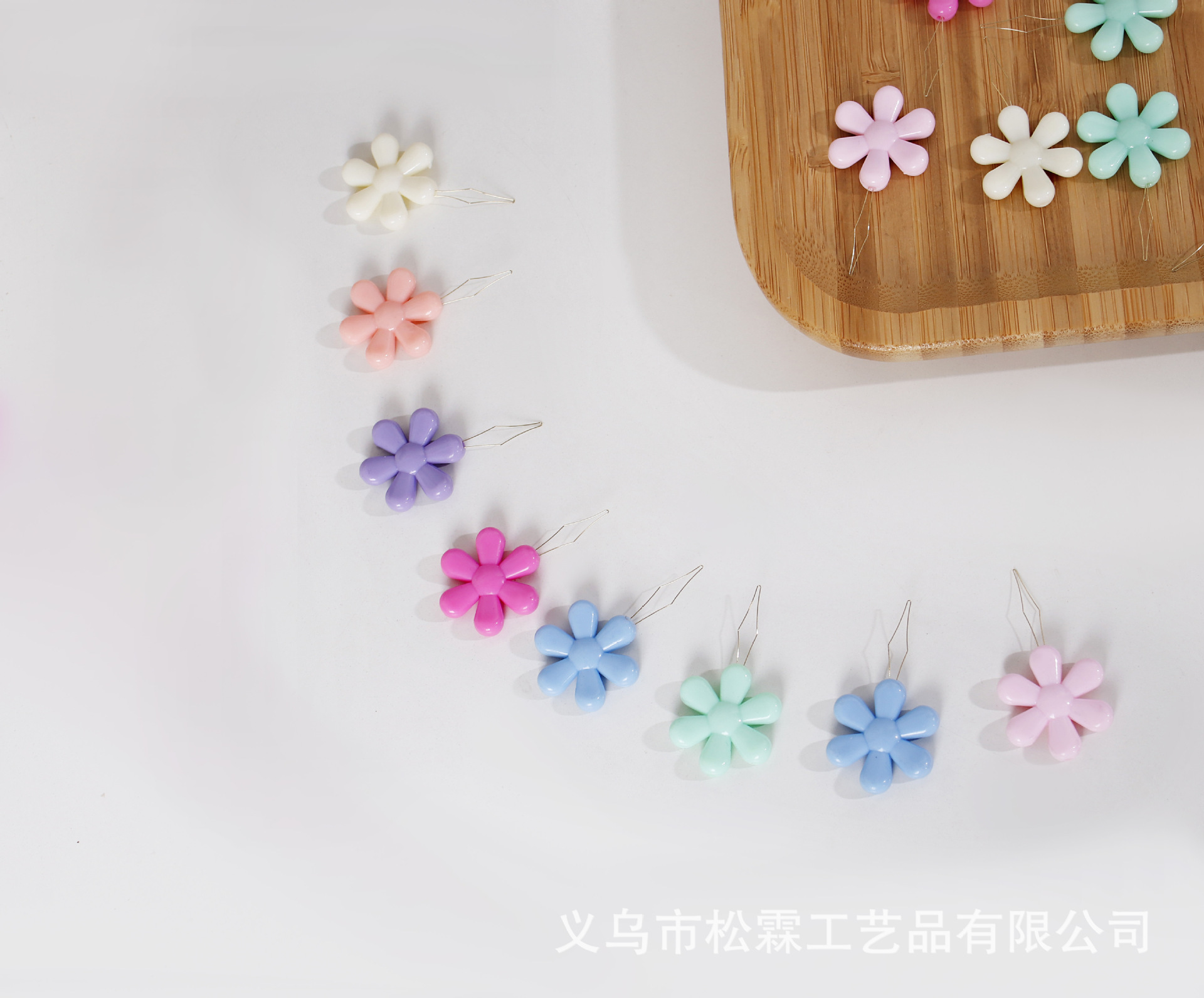 Colorful plastic threader DIY multi-function thread guide sewing machine needle threader small flower five-petal flower
