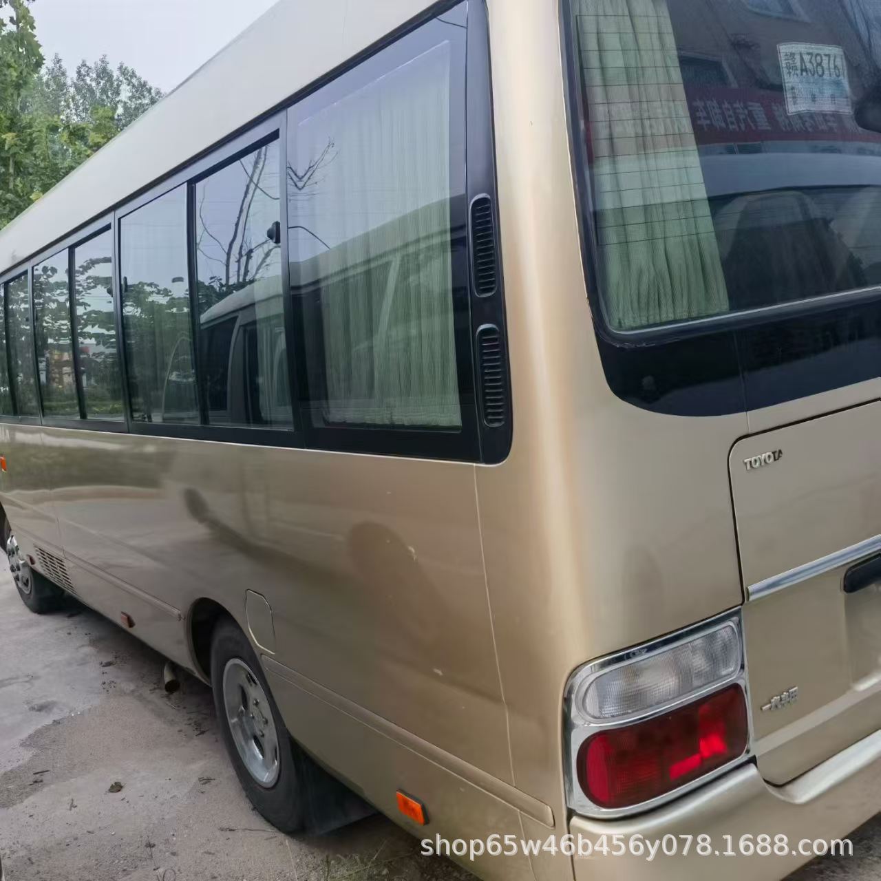 Экспорт: микроавтобус Coaster на 23 места, Hiace на 14 мест, автобус Yutong на 32 места, Coaster