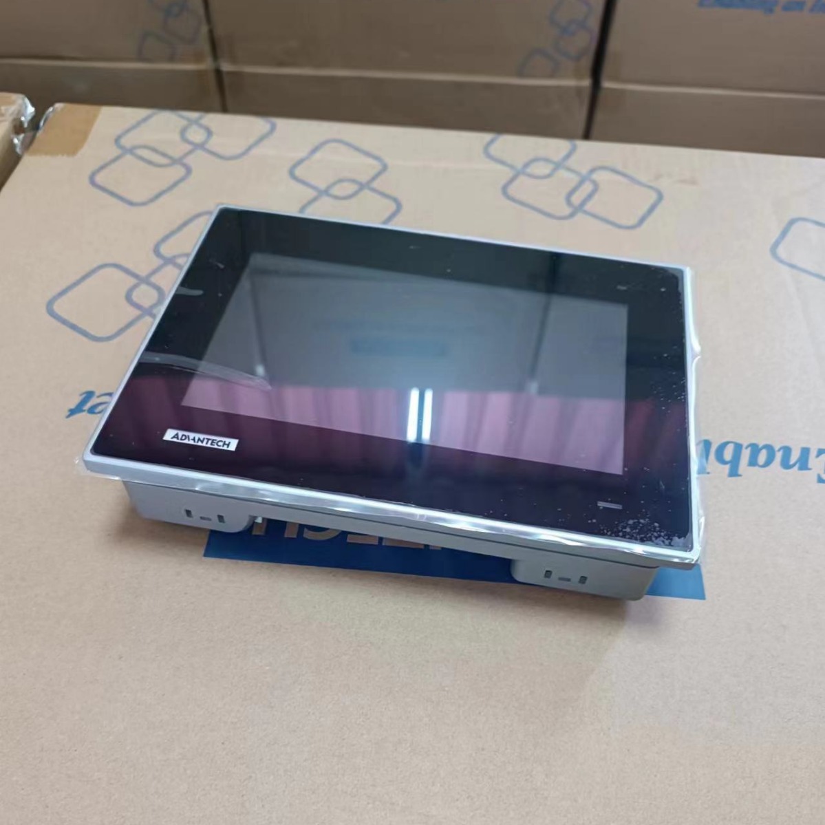 Advantech 7 inch touch screen computer PC-71W-N10PA support IEEE 802.3at PoE-PD function