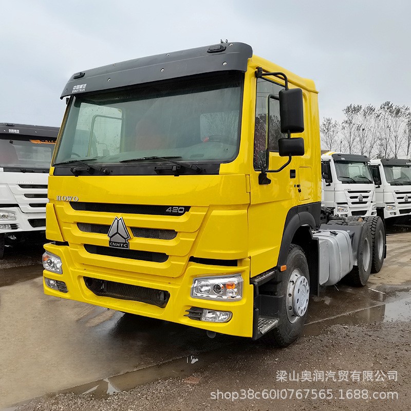 Sinotruk Howo 6*4 Tractor Head Trailer Head for Sale 380 Horsepower Cargo Transport Head Brand New Tires