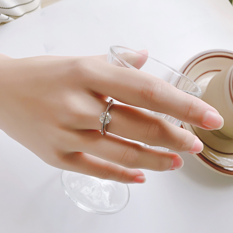 Cross-Border Hot Selling S925 Sterling Silver Moissanite Sparkling Constant Planet Surround Rotating High-End Female Ring Factory Wholesale