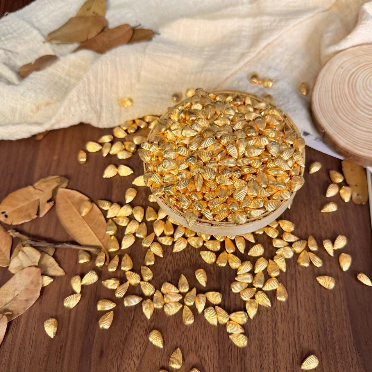 Mini small melon seeds gold ingot gold melon seeds alloy solid small gold ingot cornucopia rice jar Baifu jar decorative accessories pendulum