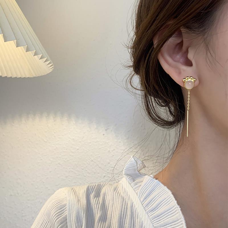 White Chalcedony Cat Asymmetric Earrings Niche Design Ear Studs Women's Earrings Summer Light Luxury