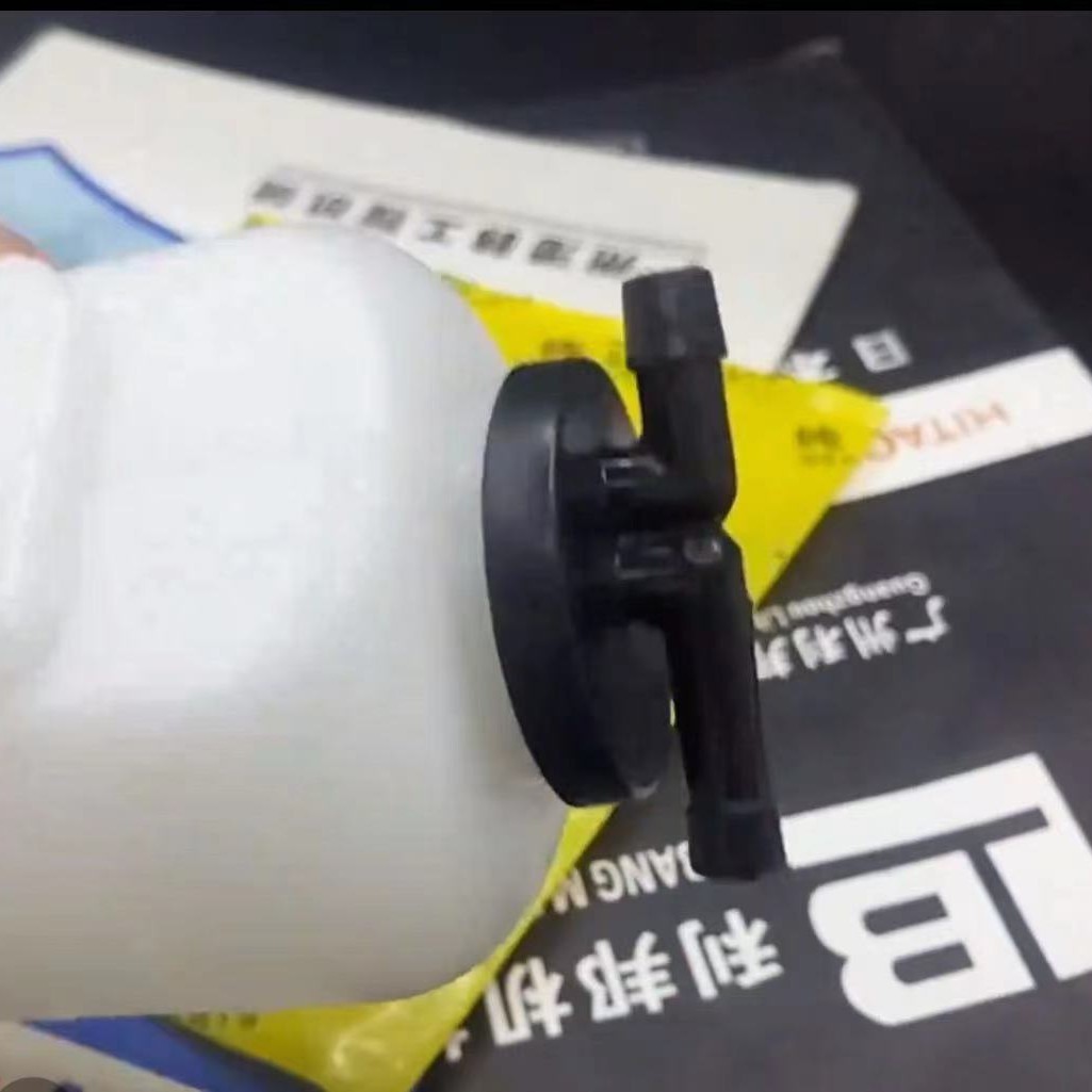 Excavator accessories foreign horse storage kettle small kettle Ishikawa island 60 auxiliary water tank water tank overflow kettle radiator accessories